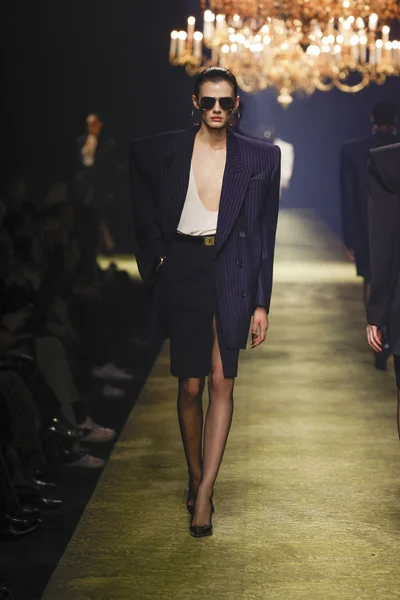 Look 3